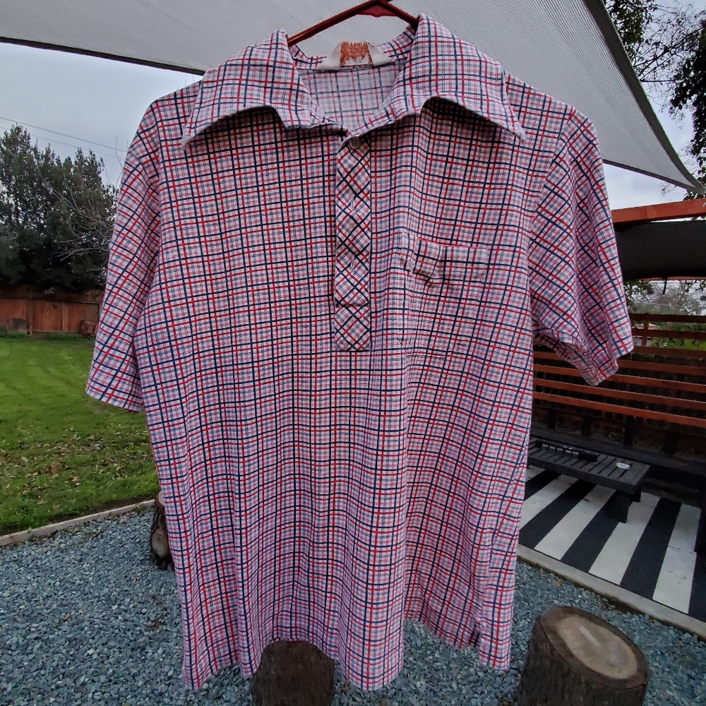Vintage Thane Men's Half Button Pullover. Red, white and blue plaid. Size Medium